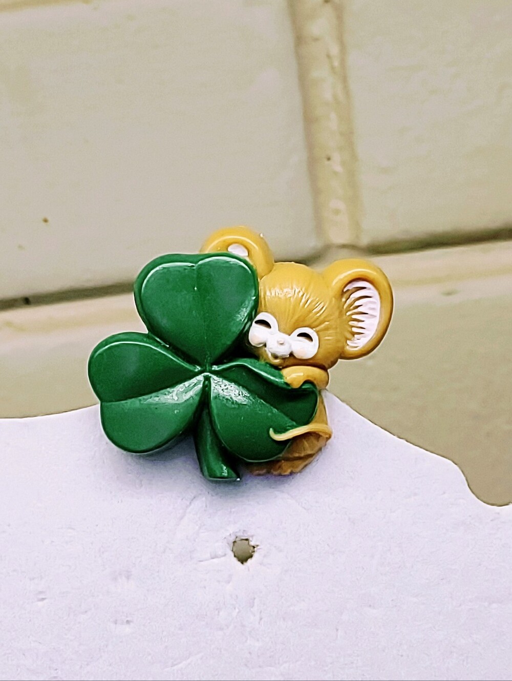 HALLMARK VINTAGE SAINT PATRICK'S DAY RETRO MOUSE PIN